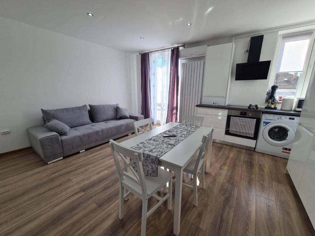 The Best Apartment Хунедоара Екстериор снимка